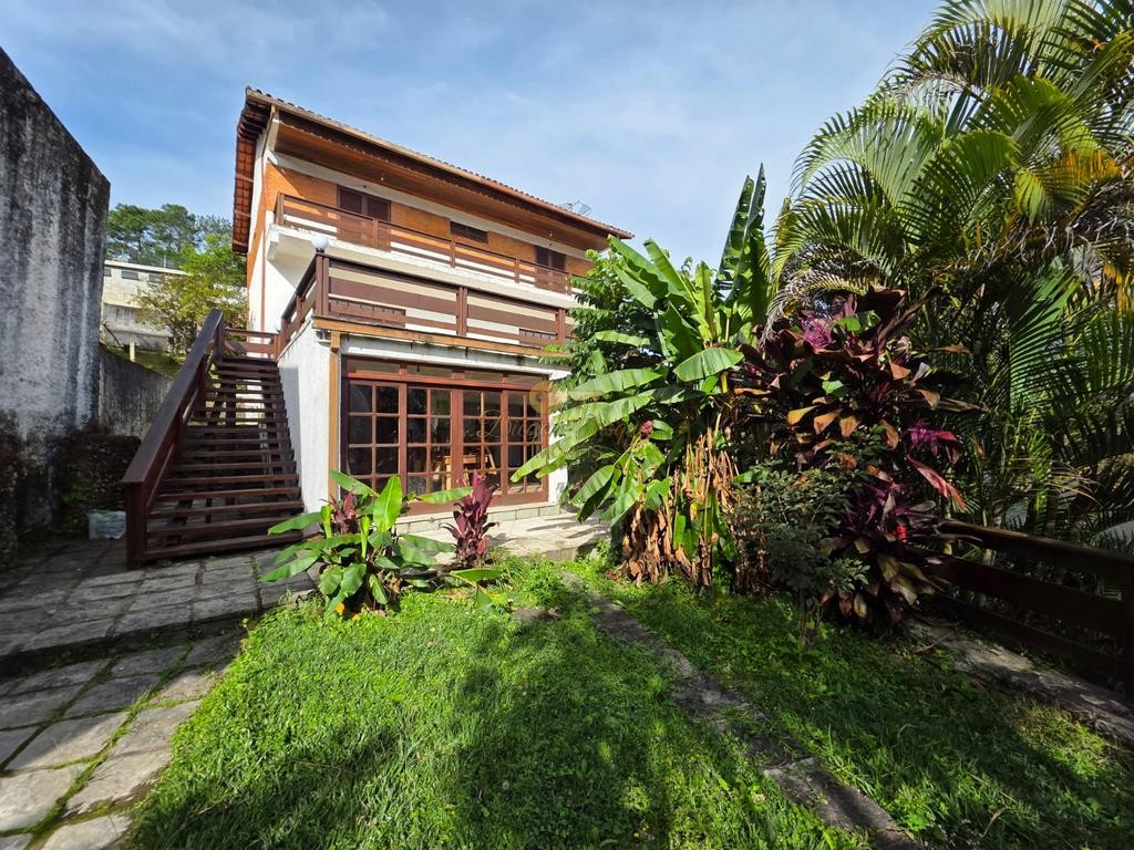 Casa de Condomínio para alugar com 4 quartos, 330m² - Foto 3