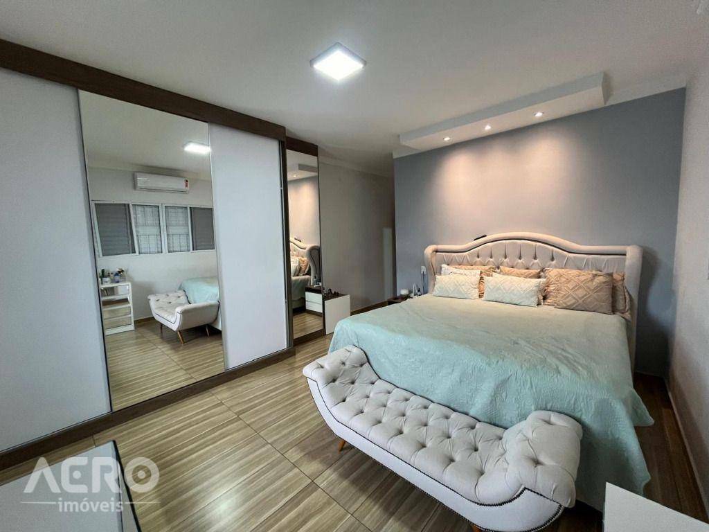 Casa à venda com 3 quartos, 260m² - Foto 2