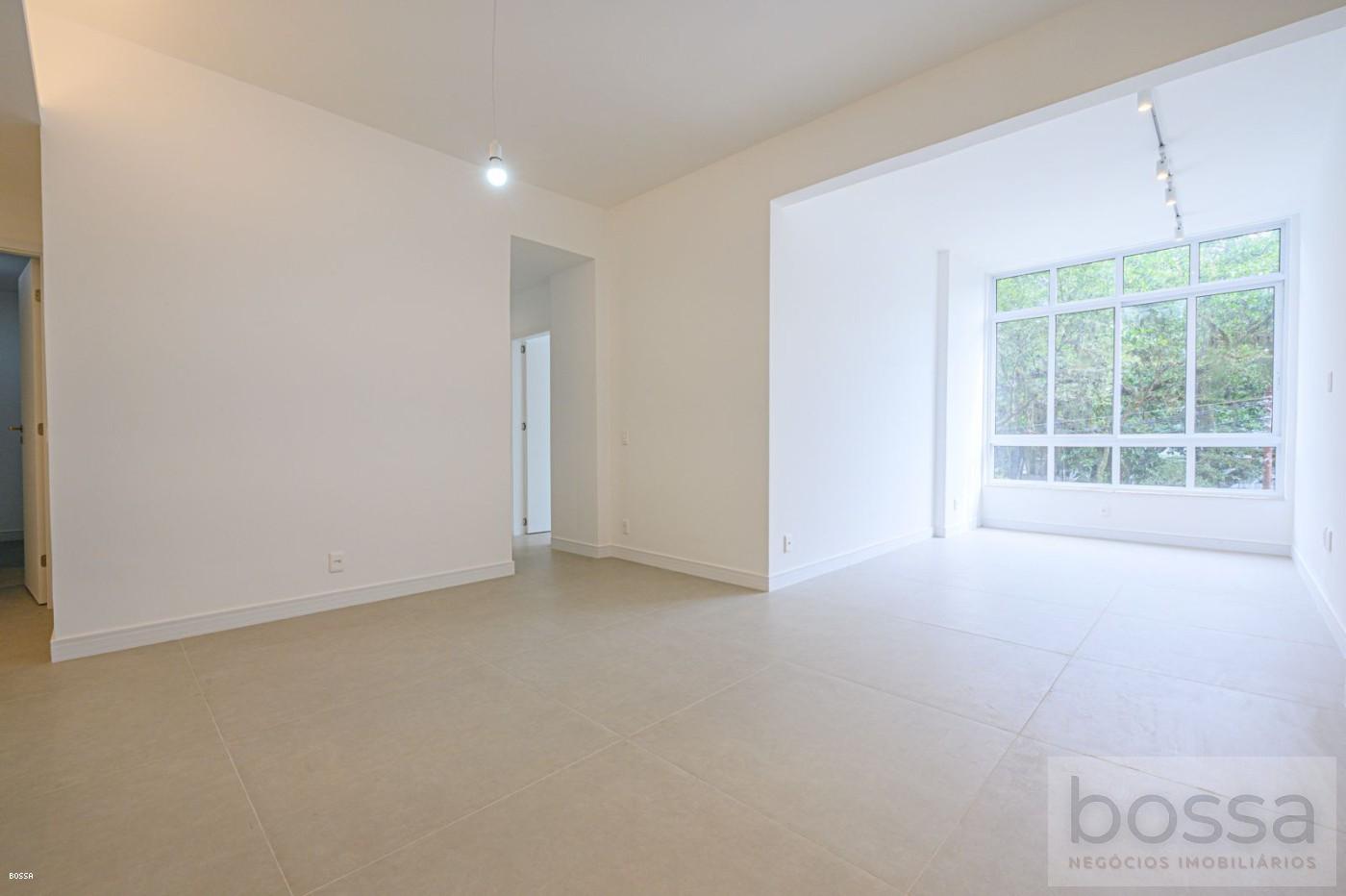 Apartamento à venda com 3 quartos, 90m² - Foto 1