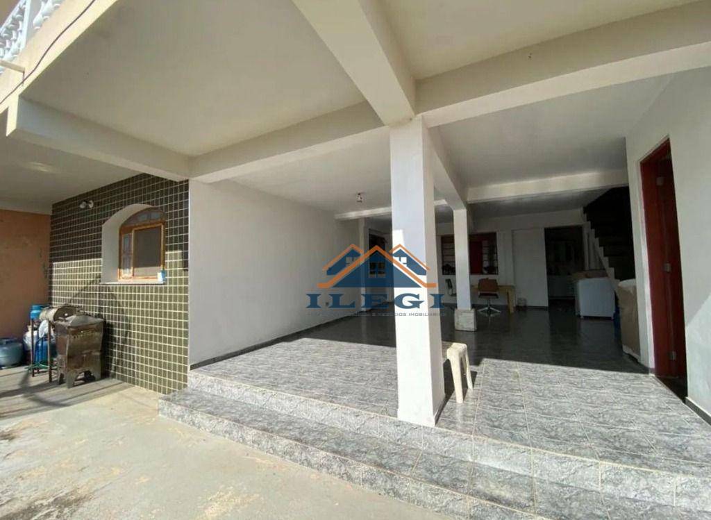 Casa à venda com 4 quartos, 377m² - Foto 2