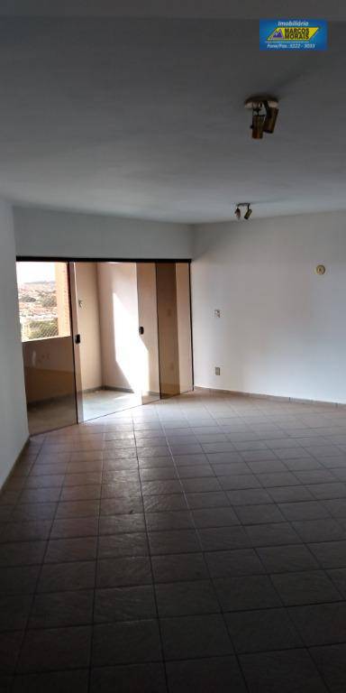 Apartamento à venda com 3 quartos, 180m² - Foto 17