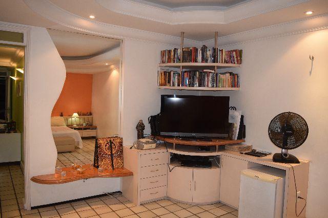 Apartamento à venda com 3 quartos, 241m² - Foto 12