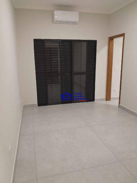 Sobrado à venda com 3 quartos, 200m² - Foto 2