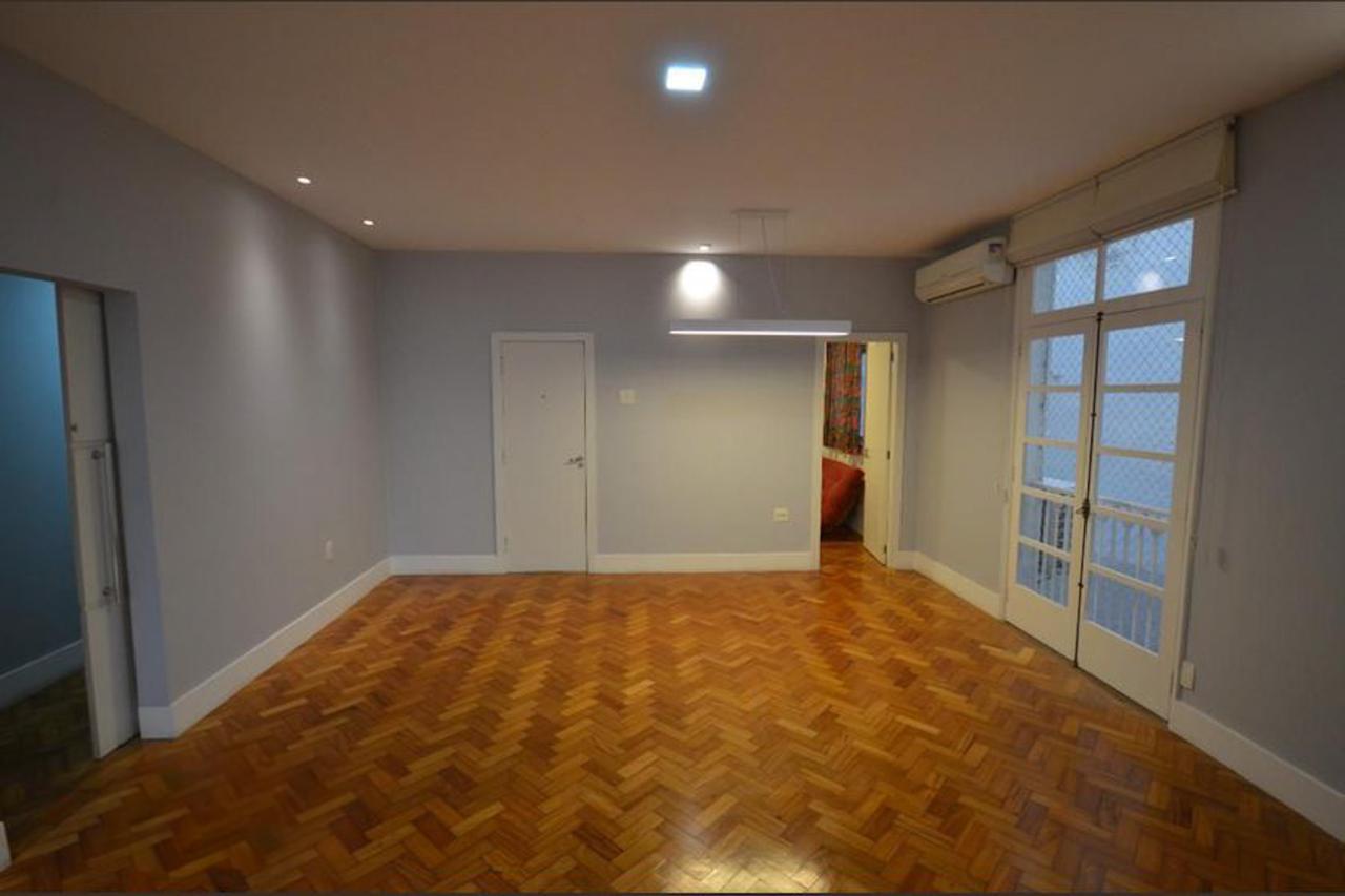 Apartamento à venda com 4 quartos, 210m² - Foto 1