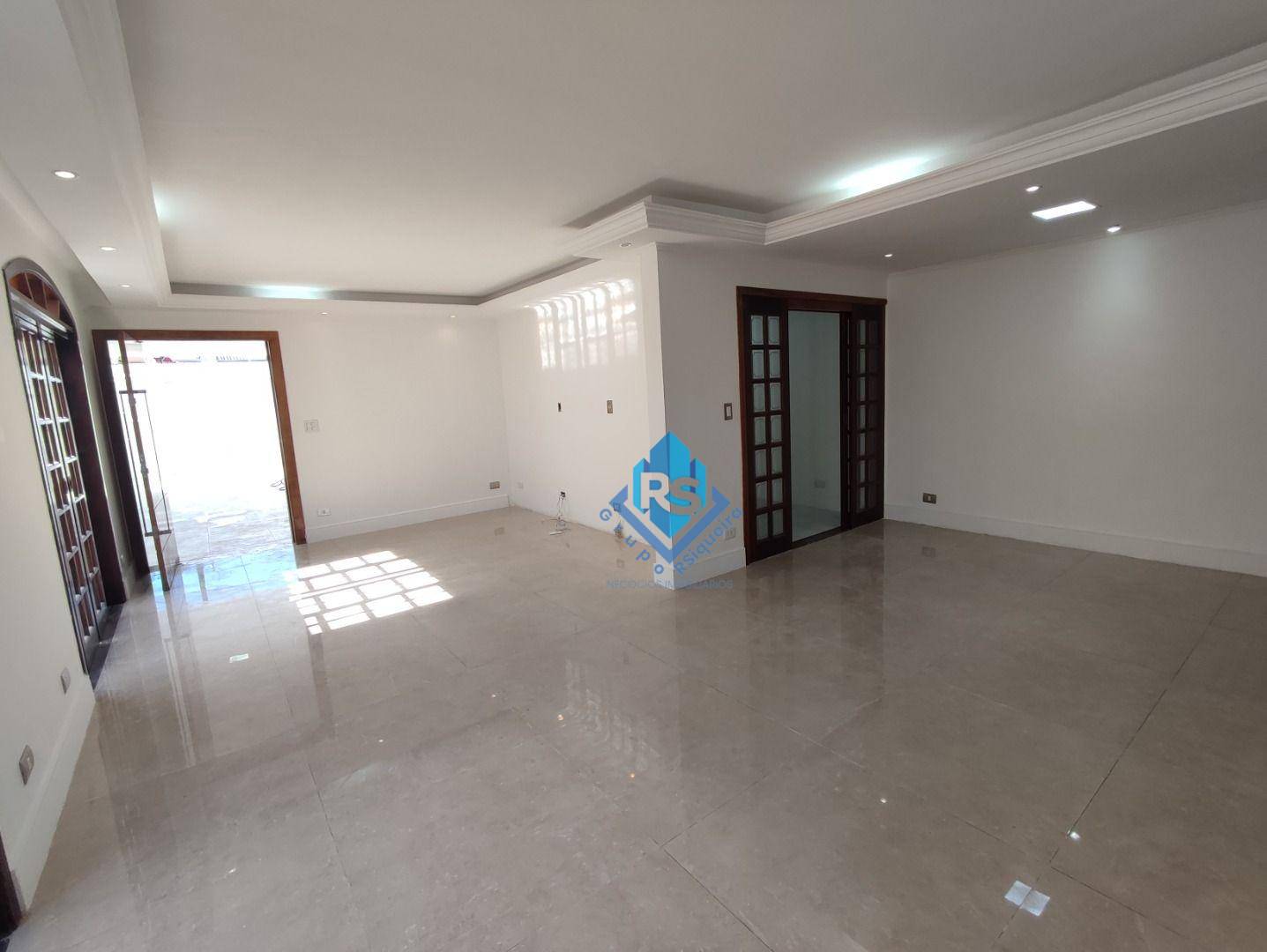 Sobrado à venda e aluguel com 3 quartos, 264m² - Foto 2