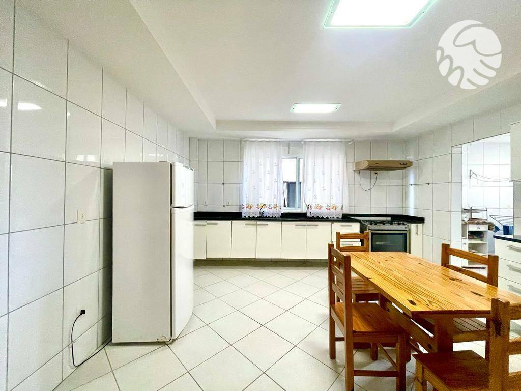 Apartamento à venda com 4 quartos, 211m² - Foto 12