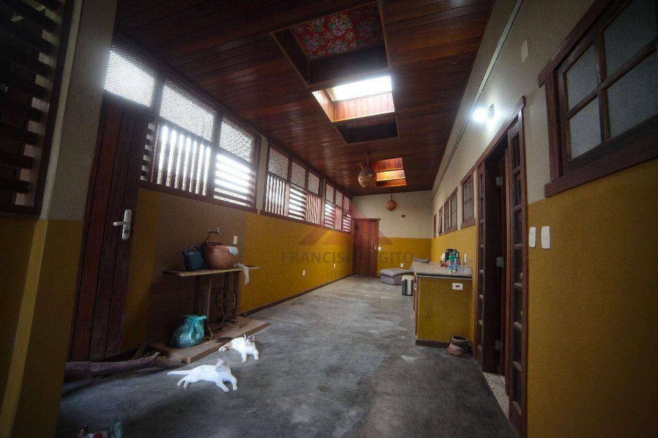 Casa de Condomínio à venda com 7 quartos, 412m² - Foto 2