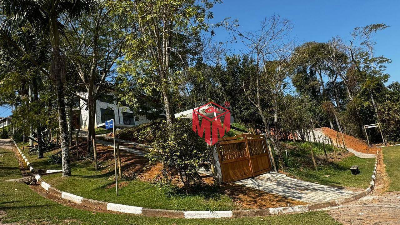 Sobrado à venda com 4 quartos, 300m² - Foto 1