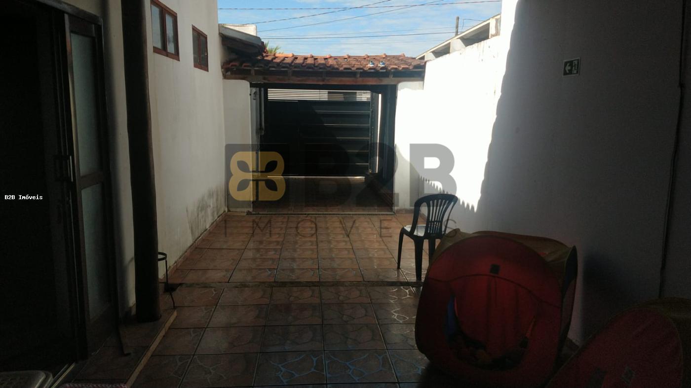 Casa à venda com 2 quartos, 160m² - Foto 2