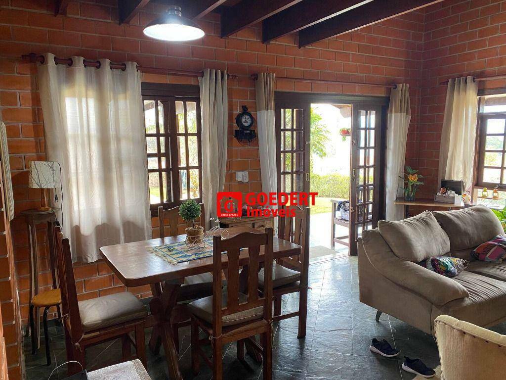 Chácara à venda com 3 quartos, 200m² - Foto 8