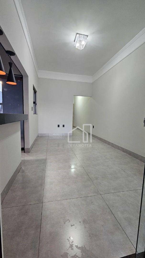 Casa à venda com 2 quartos, 70m² - Foto 1