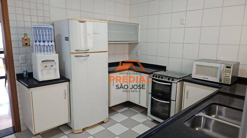 Apartamento à venda com 3 quartos, 125m² - Foto 5