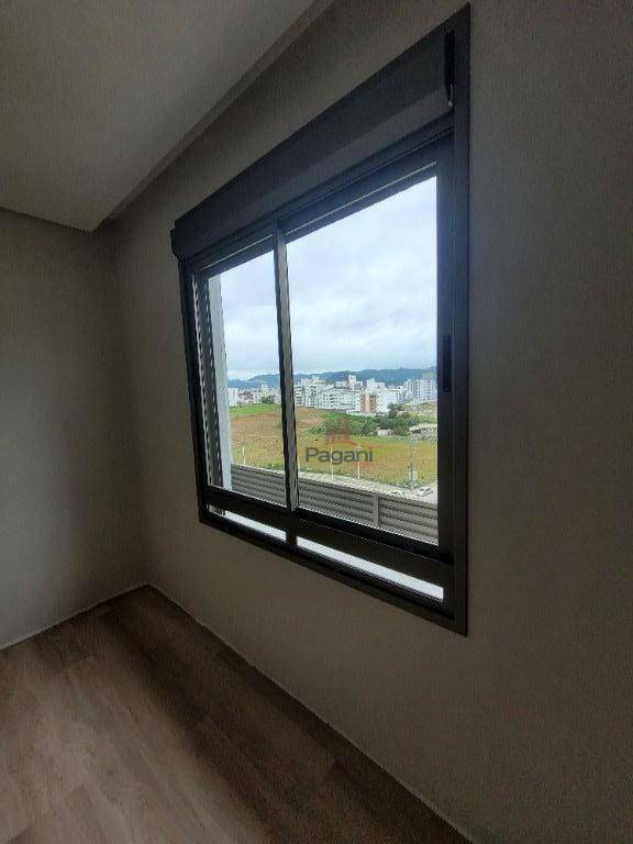 Apartamento à venda com 2 quartos, 89m² - Foto 3