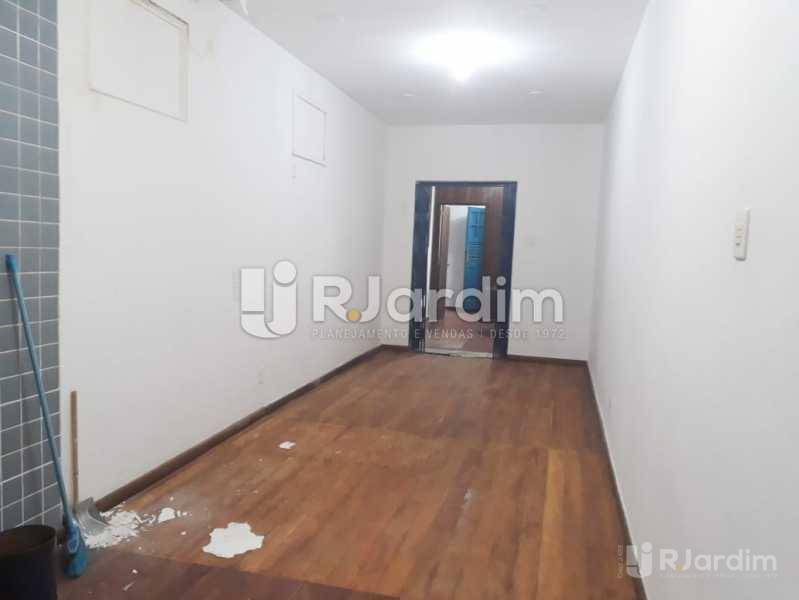 Casa para alugar com 4 quartos, 400m² - Foto 8