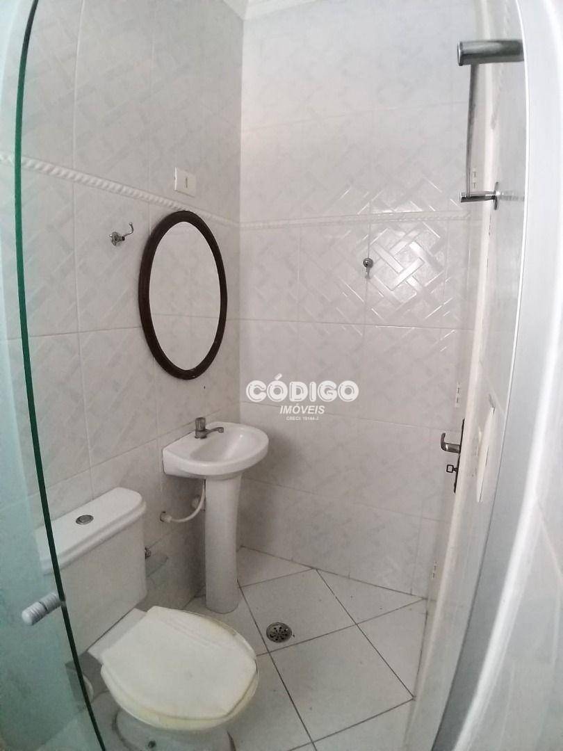 Casa para alugar com 3 quartos, 135m² - Foto 30