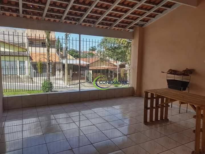 Casa à venda com 2 quartos, 80m² - Foto 2