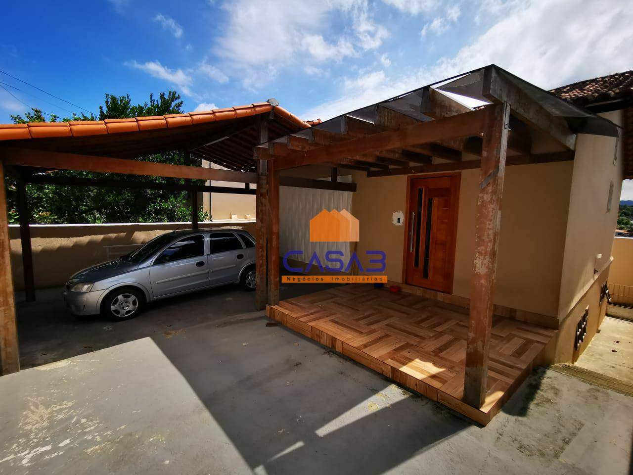 Casa à venda com 3 quartos, 200m² - Foto 1