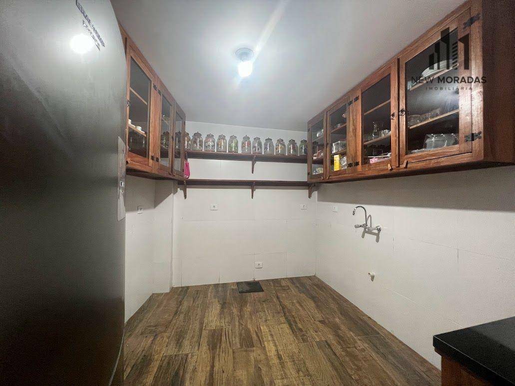 Casa à venda com 5 quartos, 229m² - Foto 17