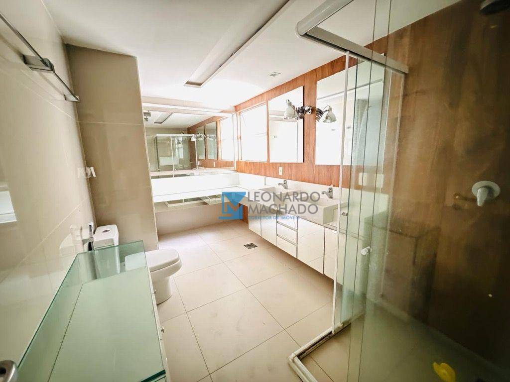 Apartamento à venda com 3 quartos, 217m² - Foto 13