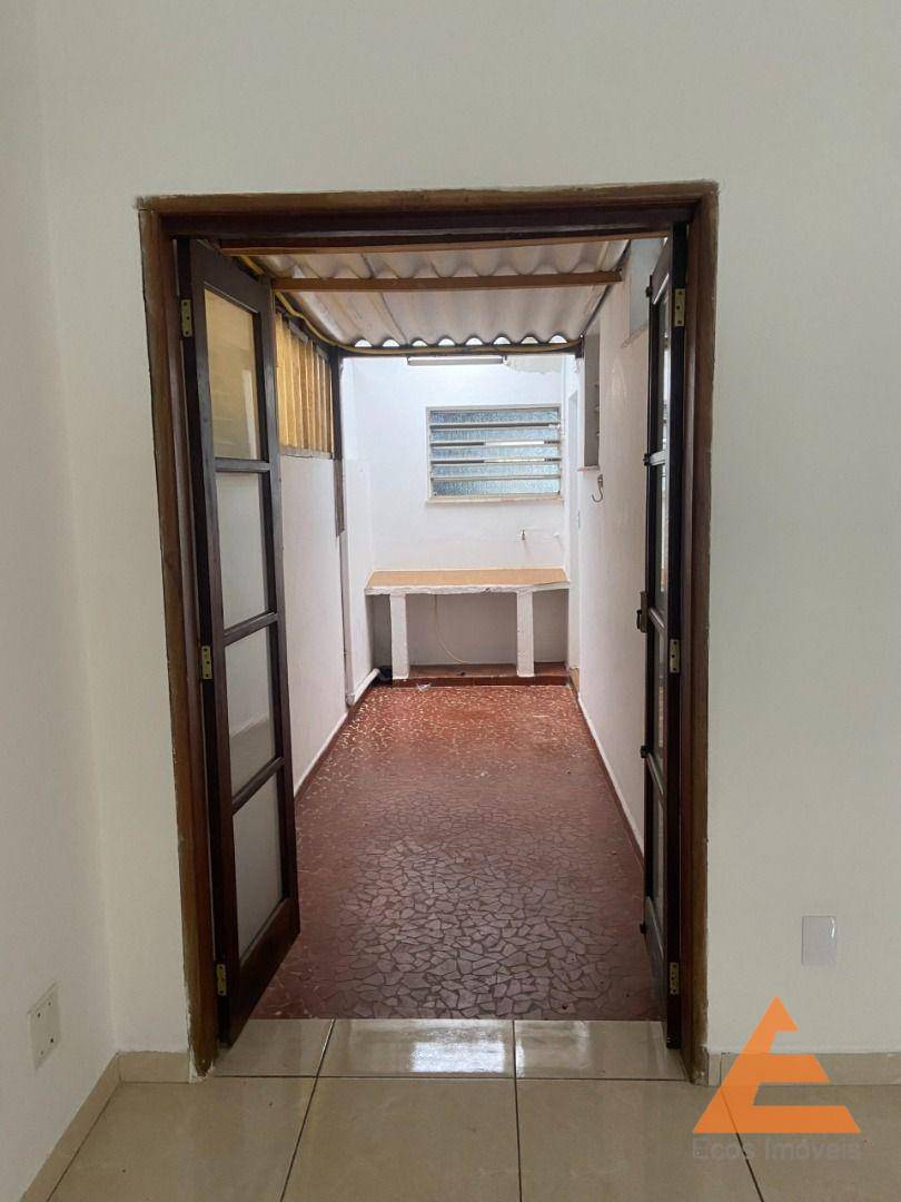 Sobrado para alugar com 3 quartos, 240m² - Foto 2