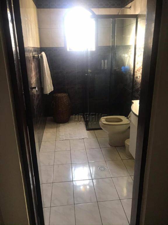 Casa de Condomínio à venda com 3 quartos, 250m² - Foto 4