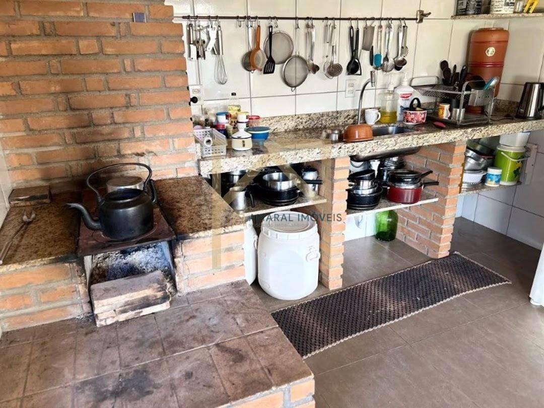 Sítio à venda com 3 quartos, 250m² - Foto 17