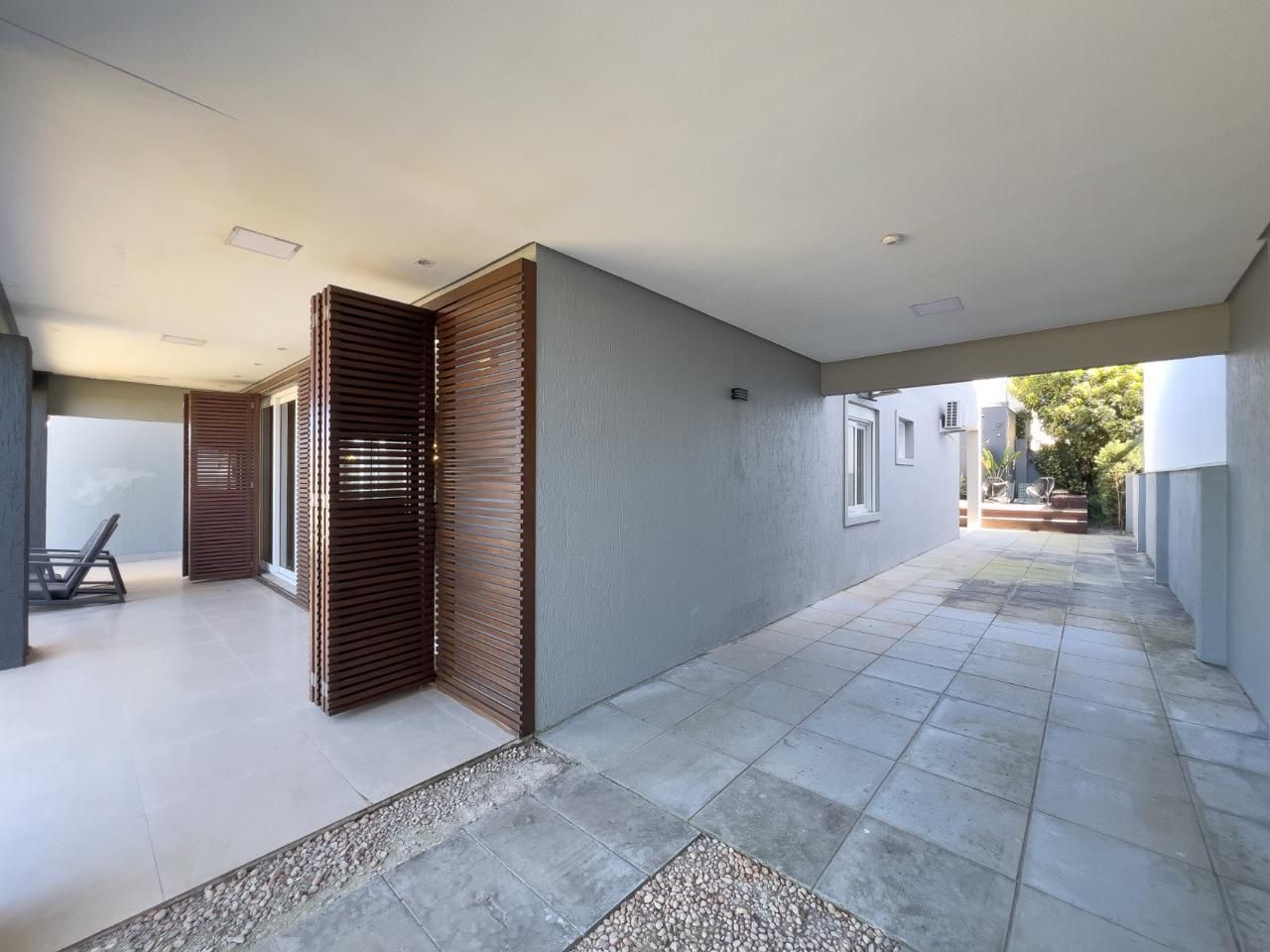 Casa à venda com 5 quartos, 165m² - Foto 4