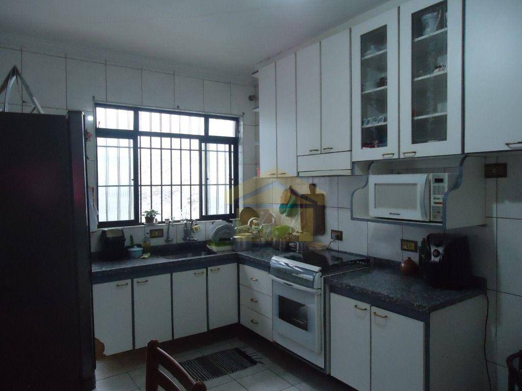 Casa à venda com 3 quartos, 167m² - Foto 1