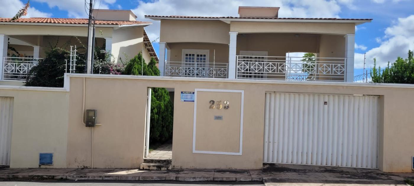 Casa para alugar com 3 quartos, 300m² - Foto 1