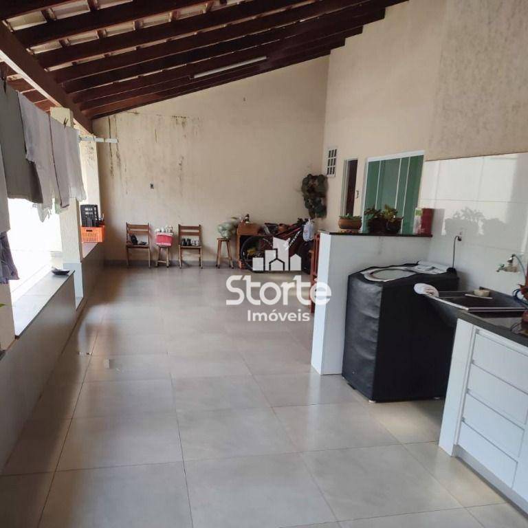 Casa à venda com 3 quartos, 180m² - Foto 11