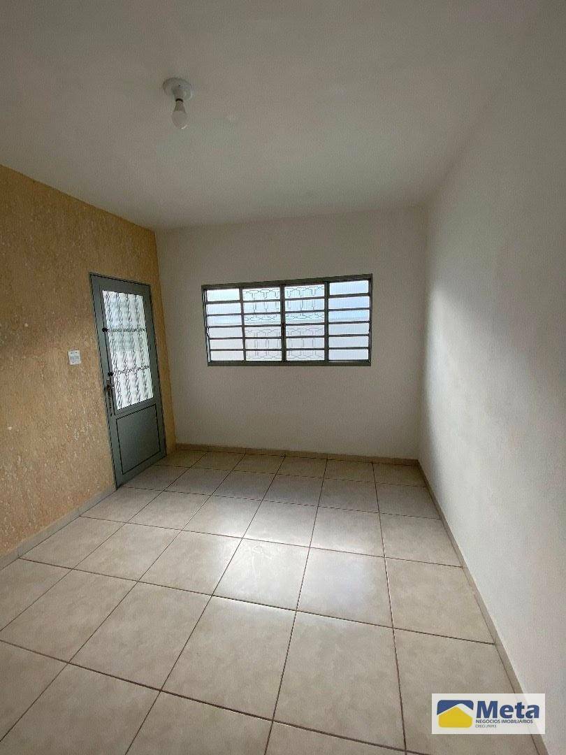 Casa para alugar com 2 quartos, 90m² - Foto 5