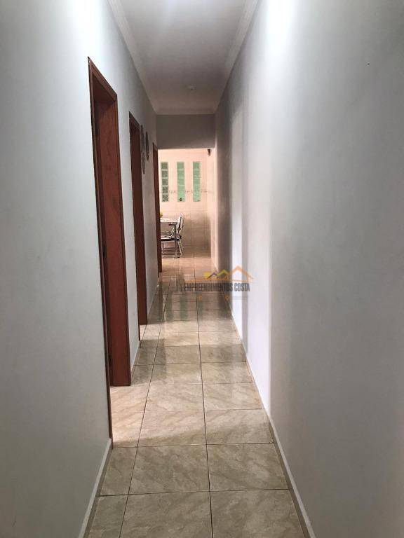 Casa à venda com 5 quartos, 212m² - Foto 16