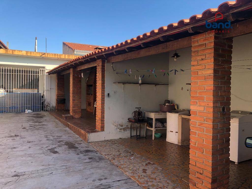 Casa à venda com 5 quartos, 230m² - Foto 2