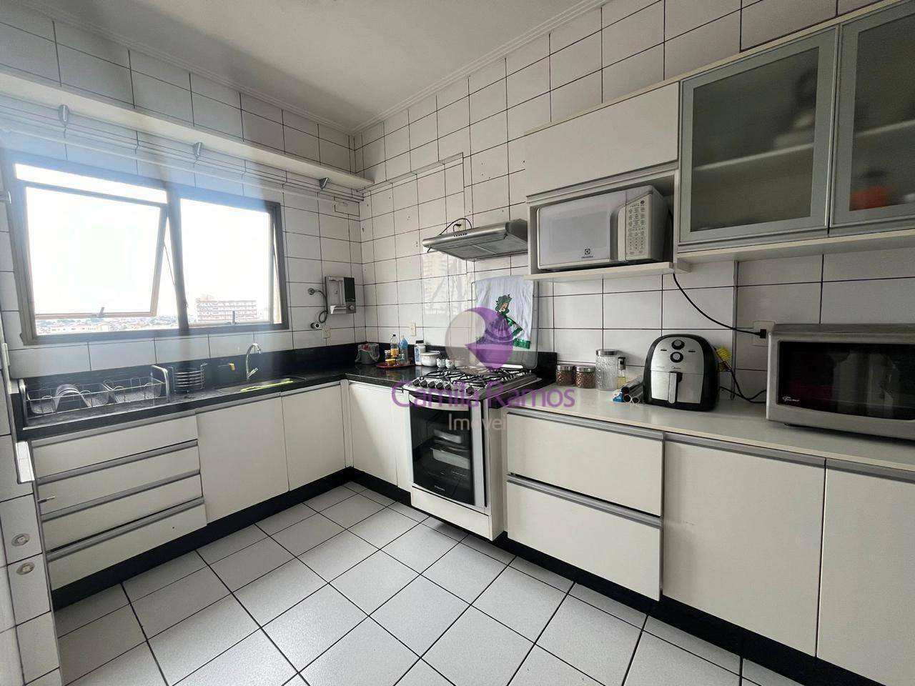 Apartamento à venda com 3 quartos, 135m² - Foto 2
