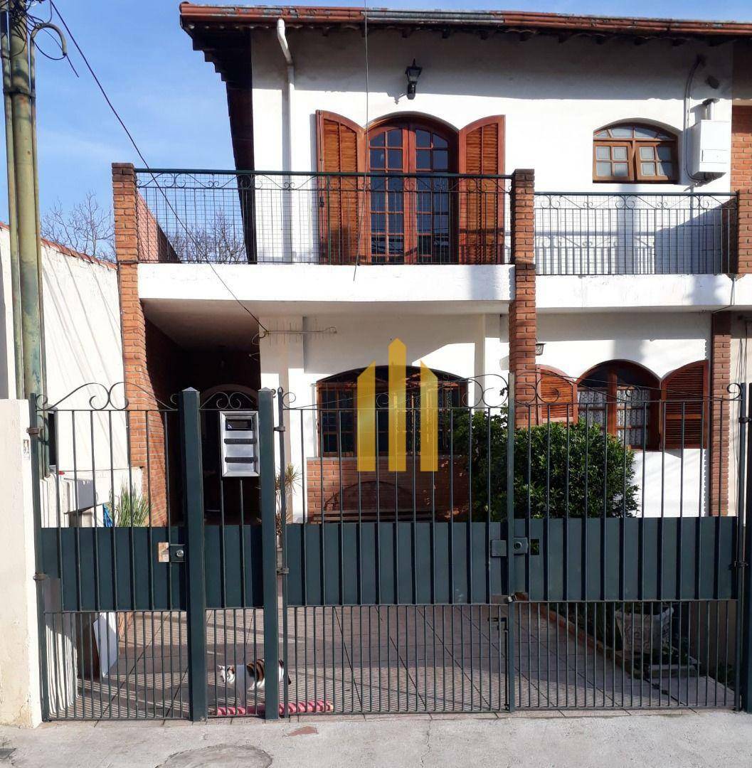 Sobrado à venda com 3 quartos, 246m² - Foto 1