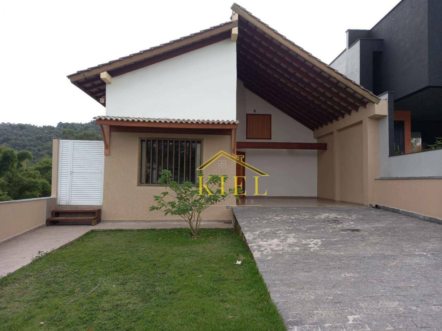 Casa de Condomínio à venda com 3 quartos, 270m² - Foto 1