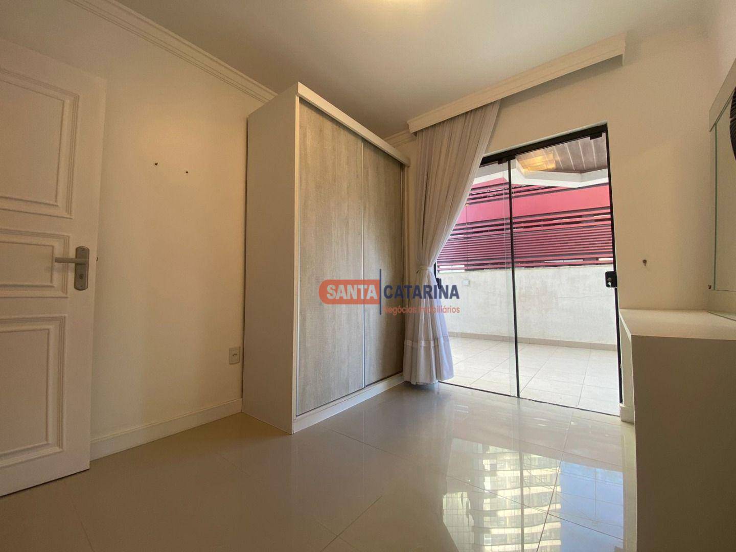 Apartamento para alugar com 3 quartos, 250m² - Foto 13