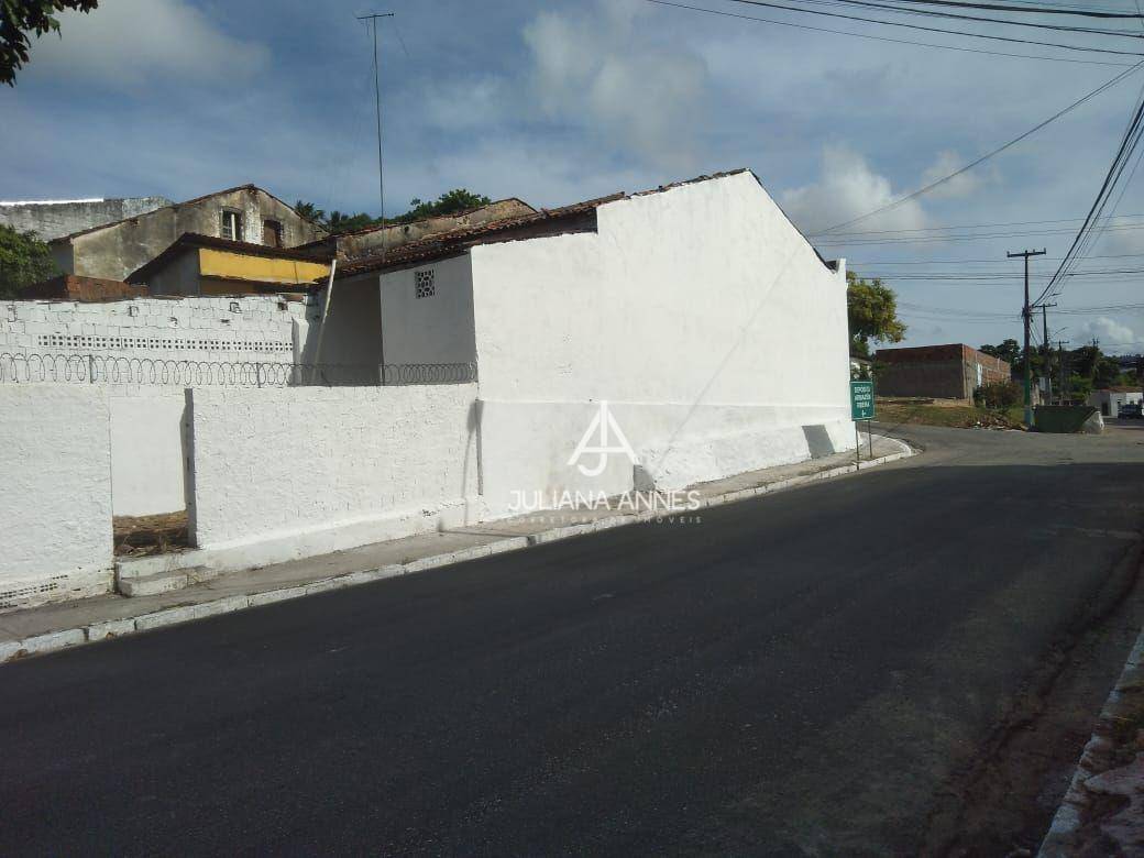 Casa à venda com 1 quarto, 80m² - Foto 2