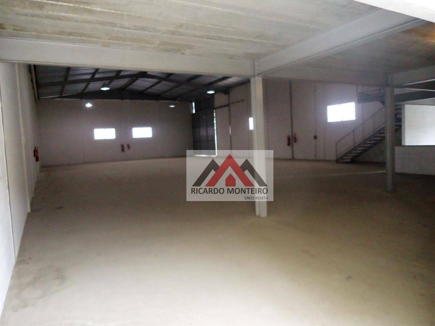 Depósito-Galpão-Armazém à venda e aluguel, 687m² - Foto 2