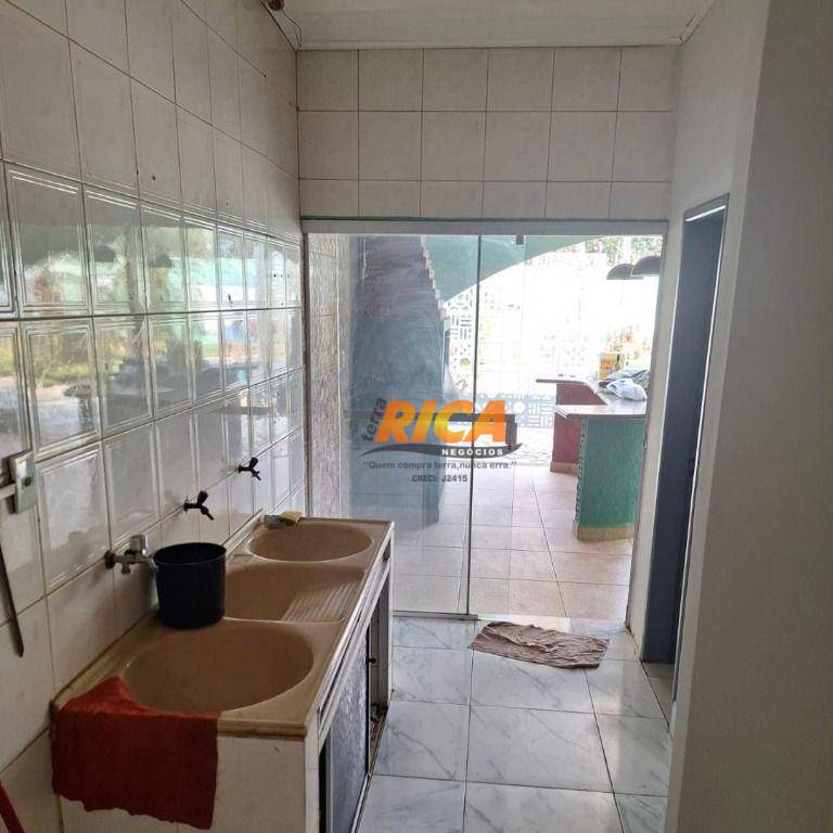 Casa à venda com 3 quartos, 210m² - Foto 12