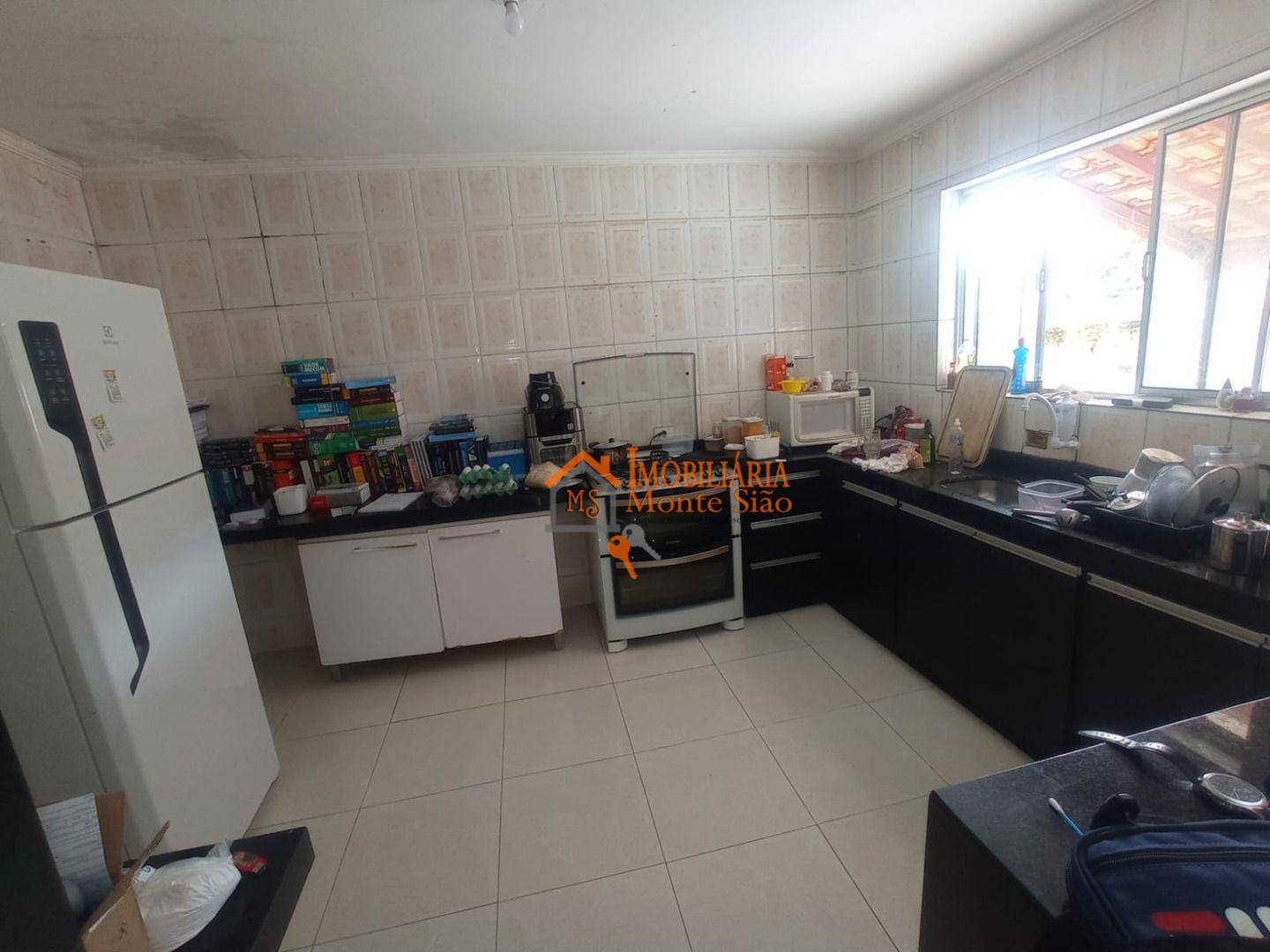 Casa à venda com 3 quartos, 240M2 - Foto 2