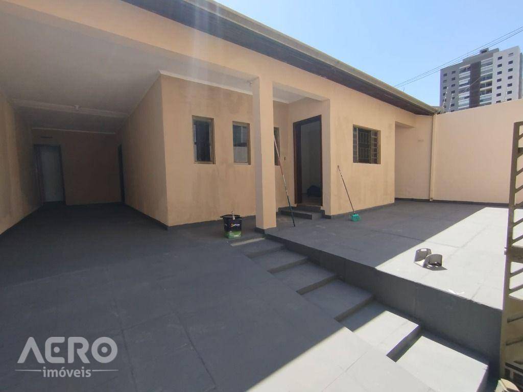 Casa para alugar com 2 quartos, 150m² - Foto 1