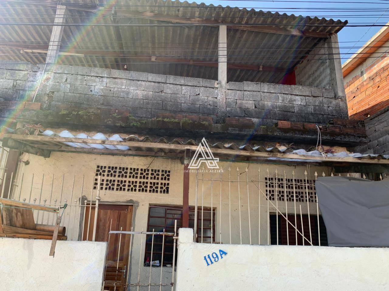 Casa à venda com 6 quartos, 200m² - Foto 2