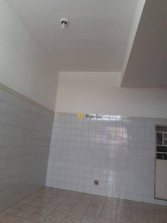 Sobrado à venda com 2 quartos, 246m² - Foto 28