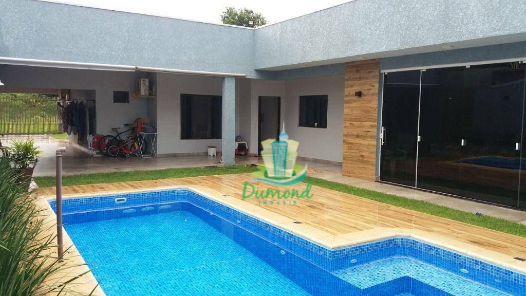 Casa à venda com 3 quartos, 184m² - Foto 1