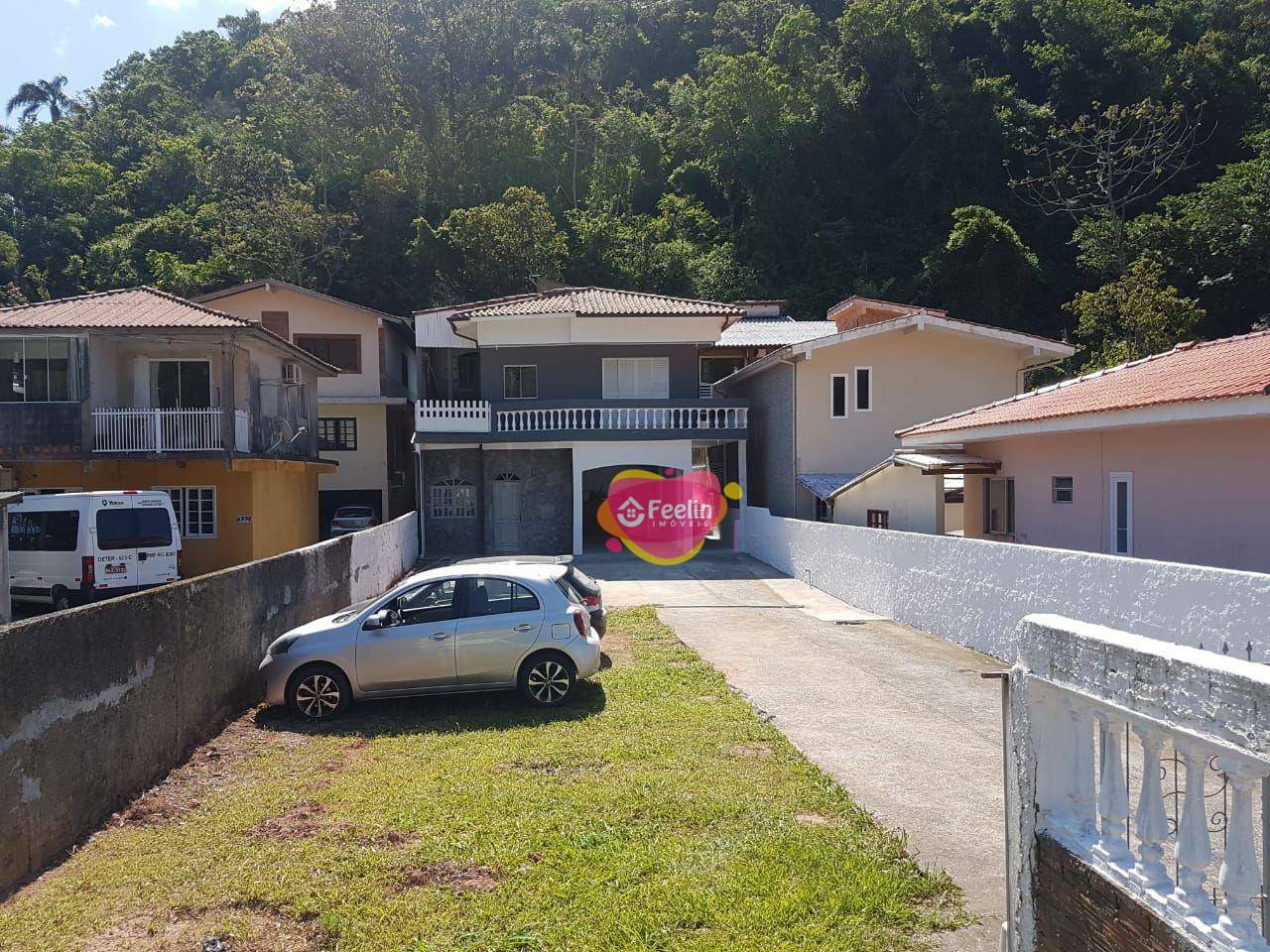 Casa à venda com 5 quartos, 200m² - Foto 2