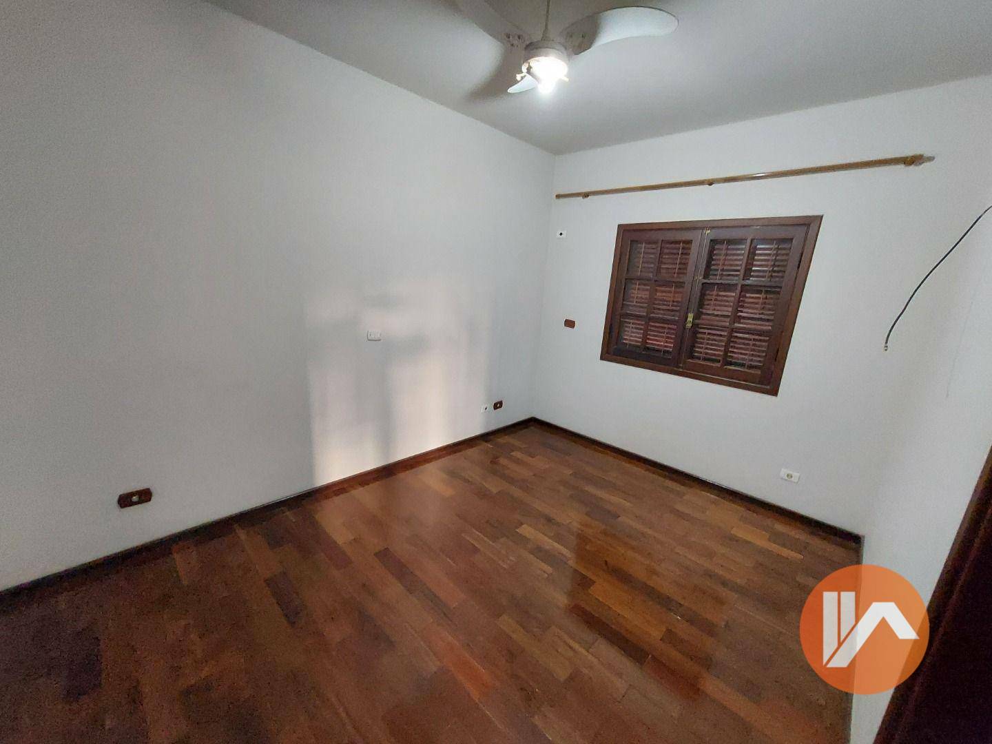 Casa à venda e aluguel com 3 quartos, 200m² - Foto 15