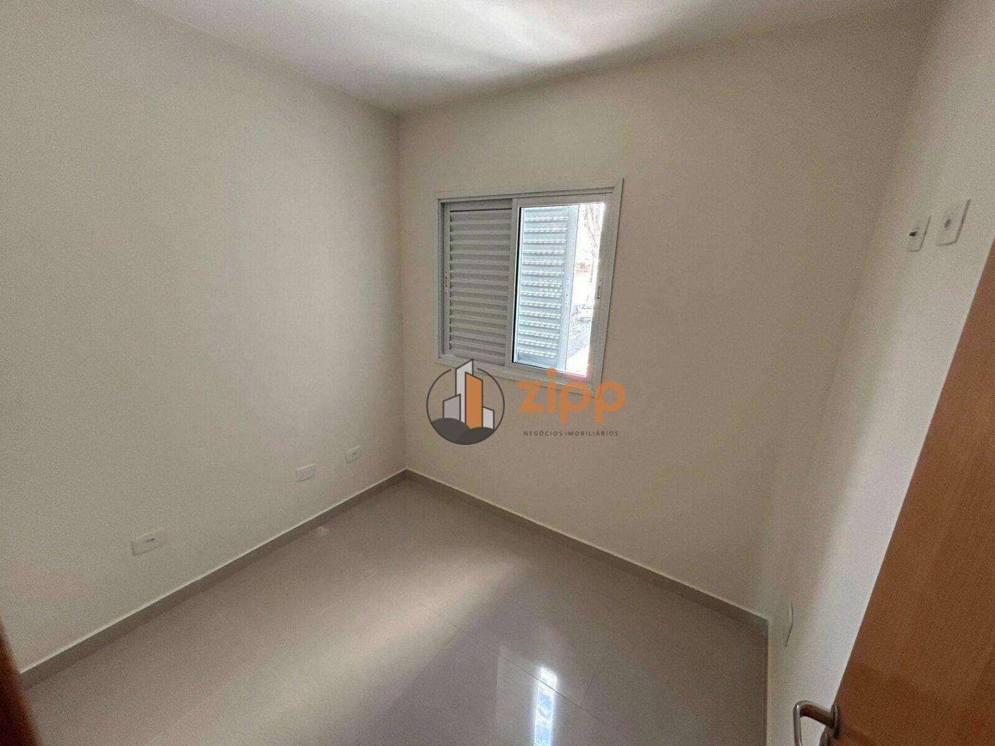 Casa para alugar com 2 quartos, 45m² - Foto 2