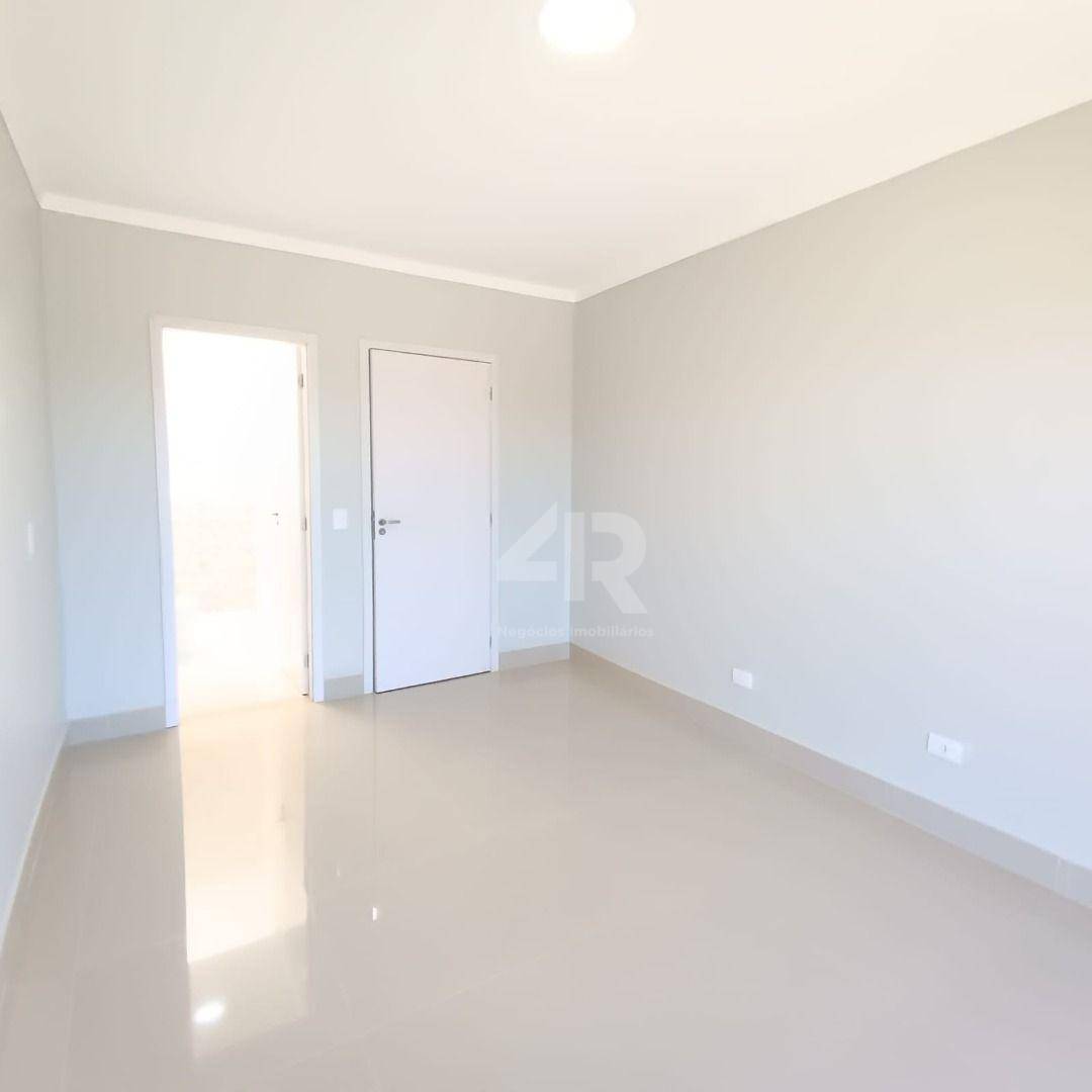 Casa à venda com 5 quartos, 200m² - Foto 11