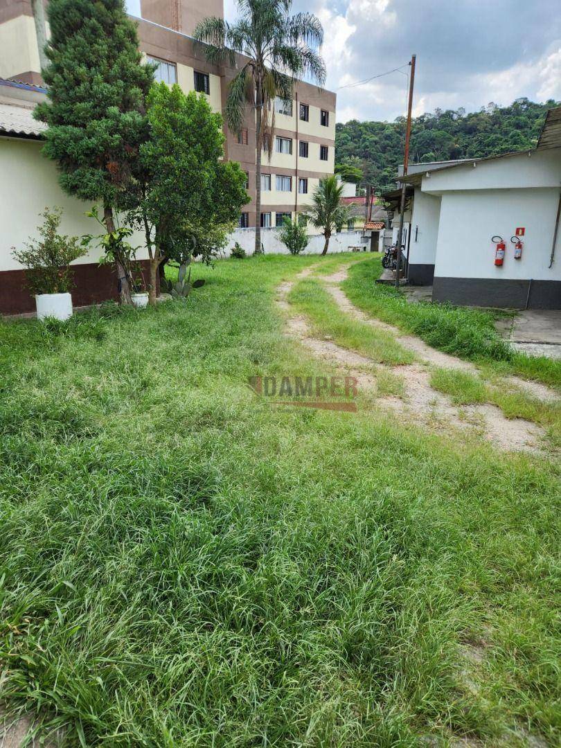 Casa para alugar com 6 quartos, 2112m² - Foto 2